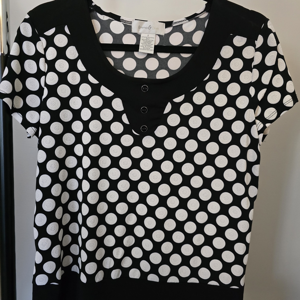 Elegant Black and White Polka Dot Short Sleeve Top